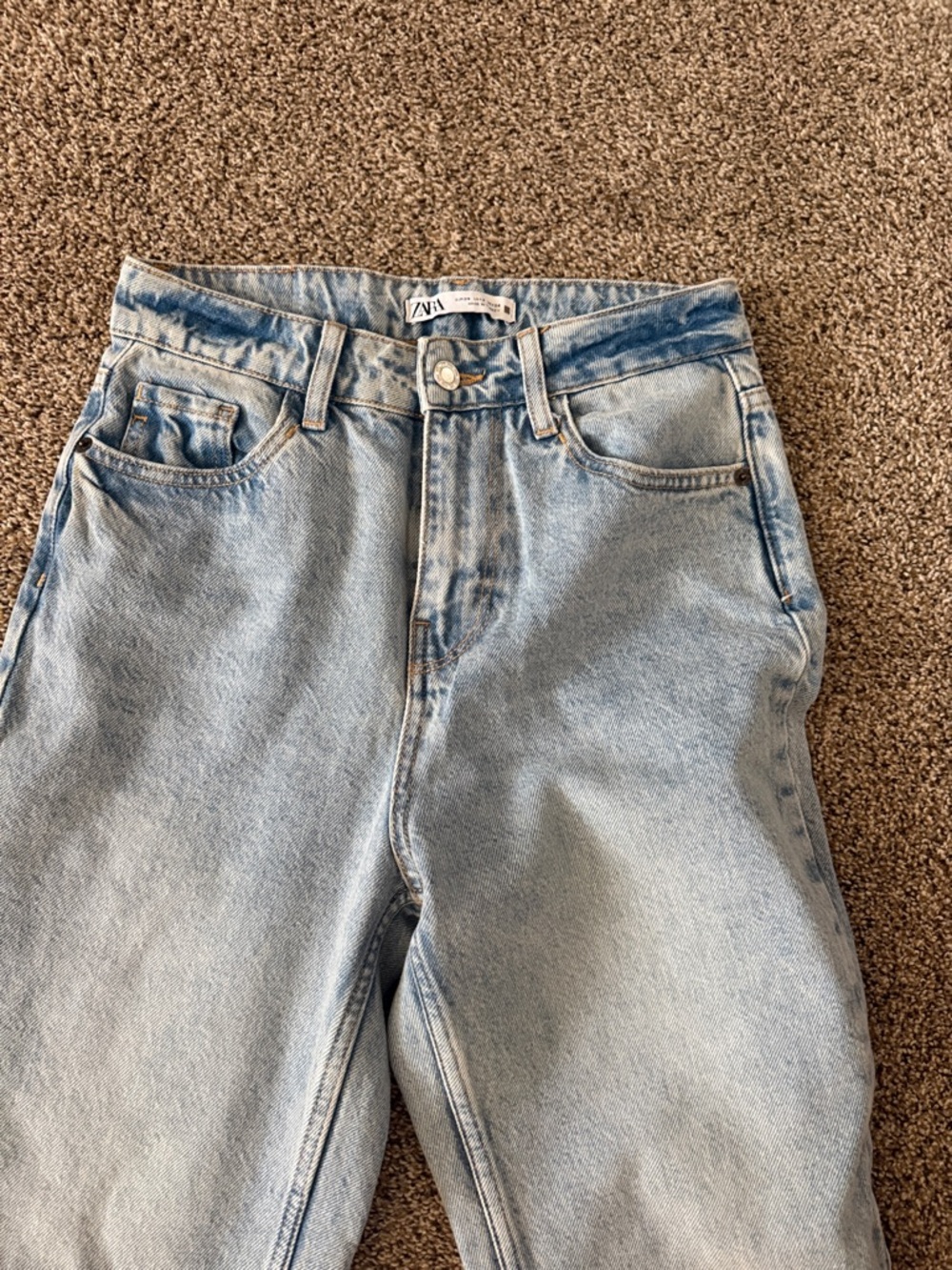 Zara Relaxed Fit Men’s Jeans in Light Blue Wash